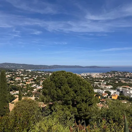 Daire 2 Pieces Avec Vue Dans Avec Piscine